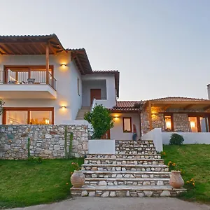 https://villa-almira-luxury-apartments.hotelschalkidiki.net